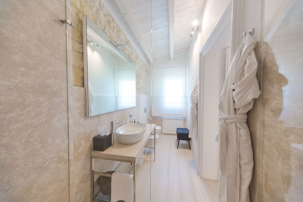 Hotel Villa Fanny Luxury Room, Jetted Tub (Garden) 5