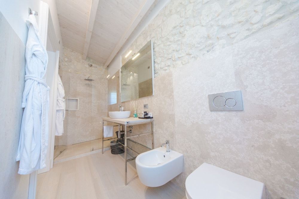 Hotel Villa Fanny Luxury Room, Jetted Tub (Garden) 4