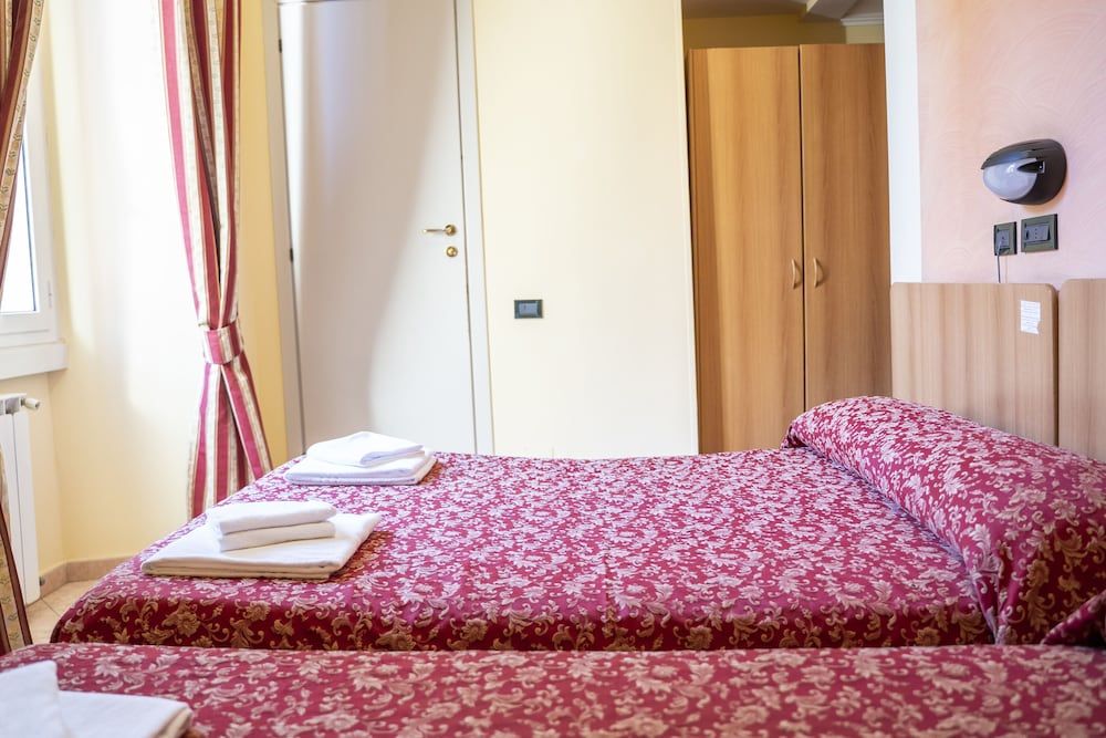 undefined Hotel Ferrarese Roma 2