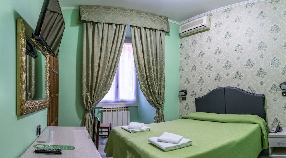 undefined Hotel Ferrarese Roma 5