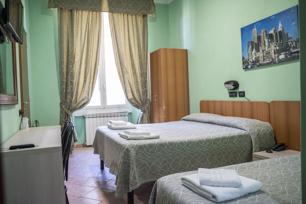 undefined Hotel Ferrarese Roma 4