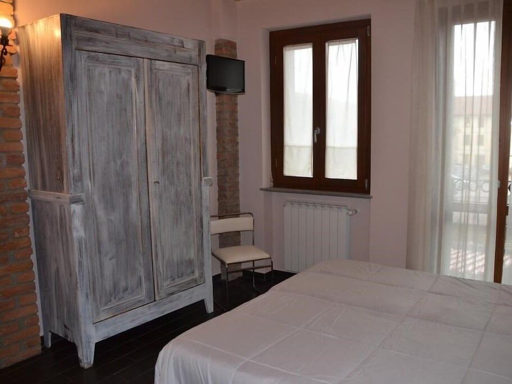 B&B Il Rustico Comfort Triple Room, Private Bathroom (Glicine & Giglio) 3