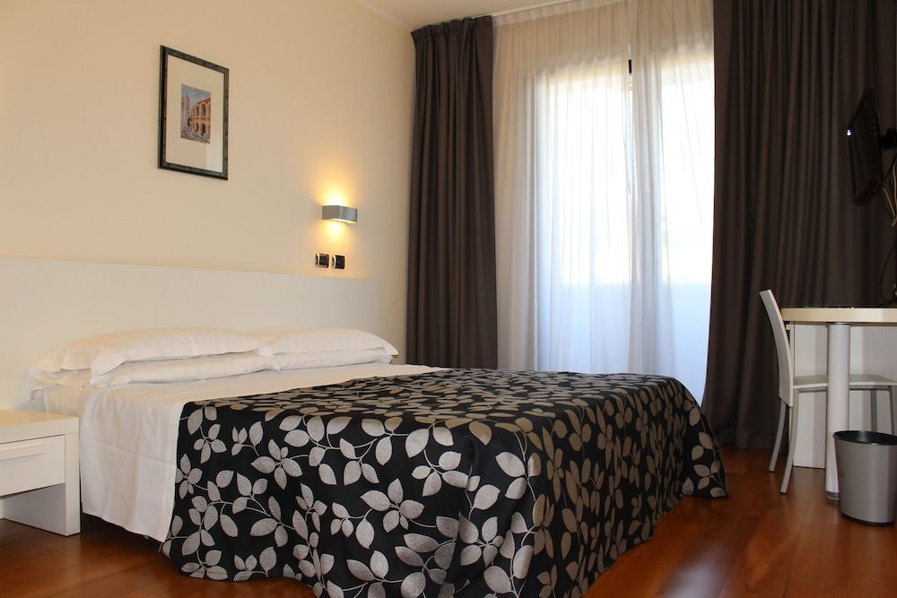 Hotel Brandoli Triple Room 4