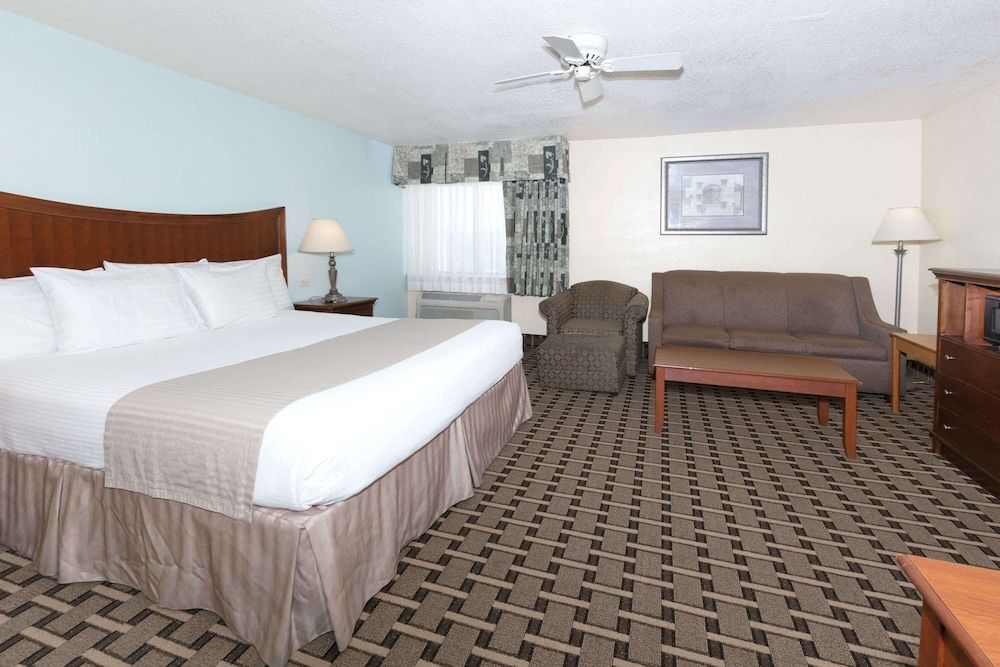 Suite, 1 King Bed