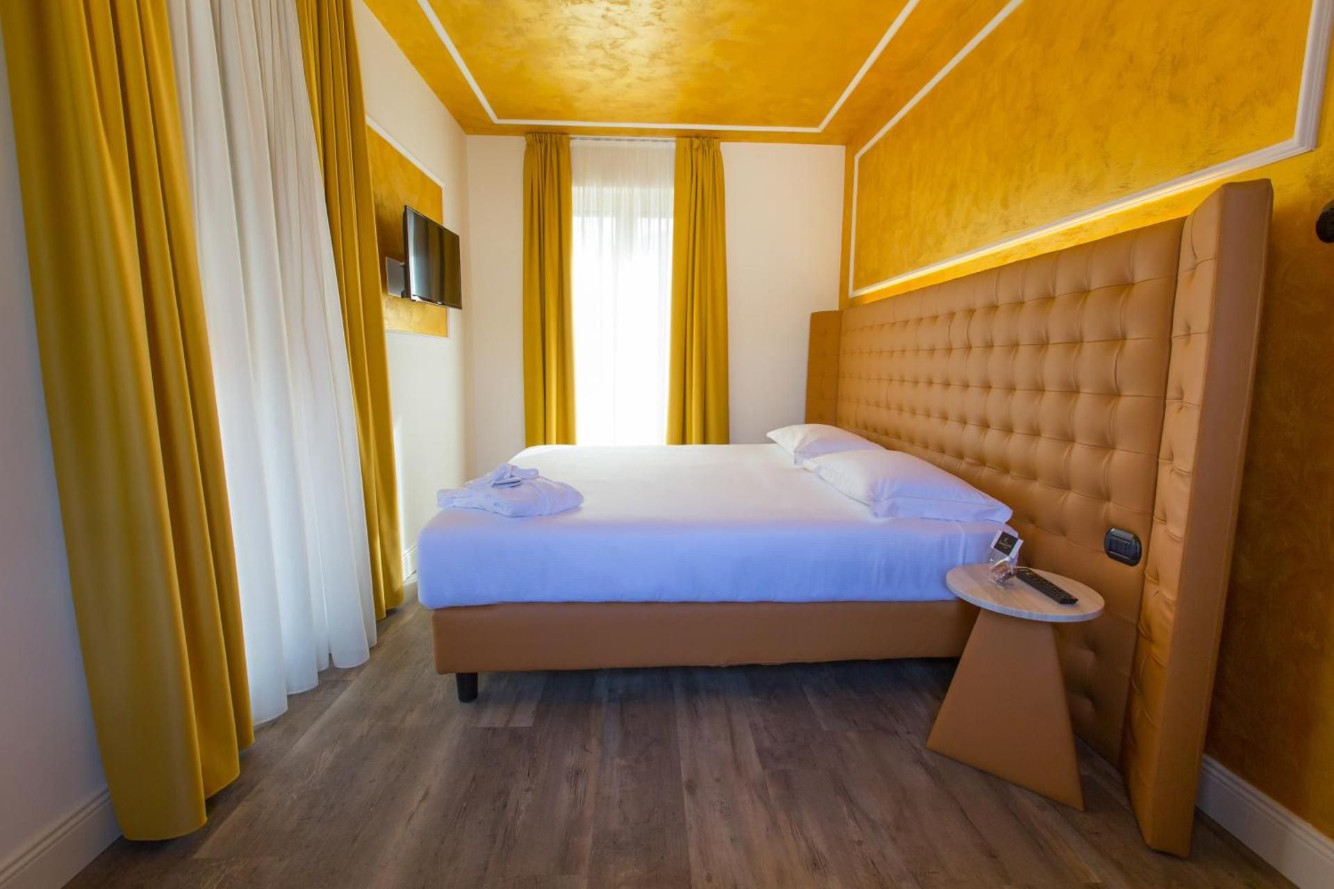 Suite with Lake View