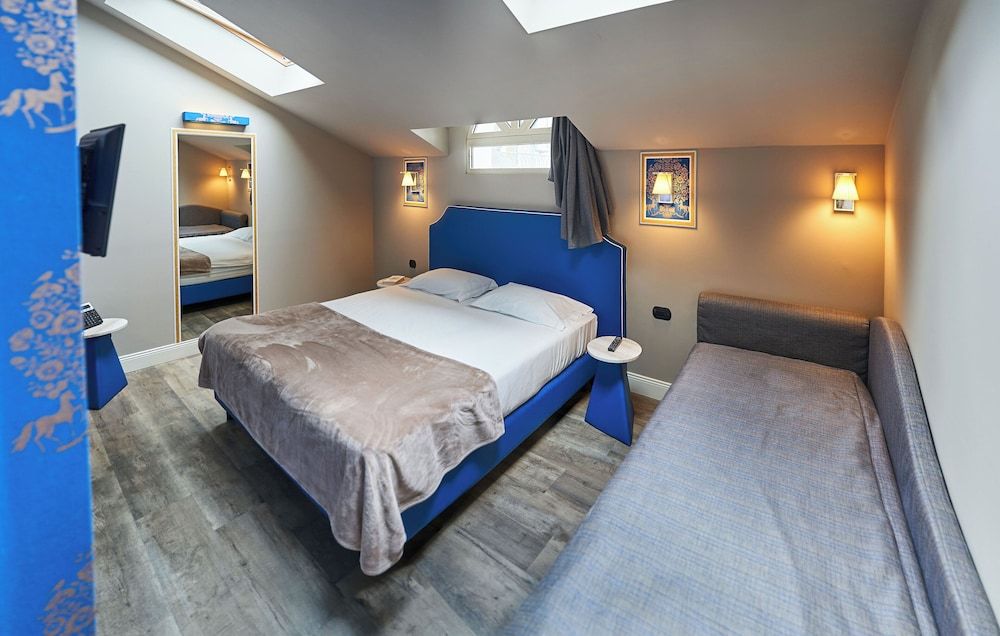 Design Room, 1 King Bed