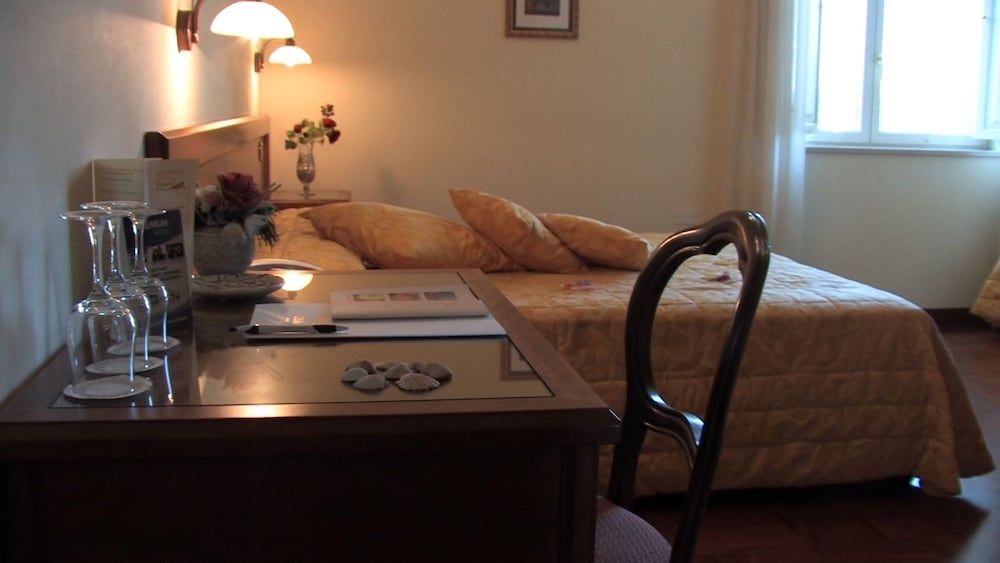 Regis Resort Business Double Room Single Use, 1 Double Bed 6