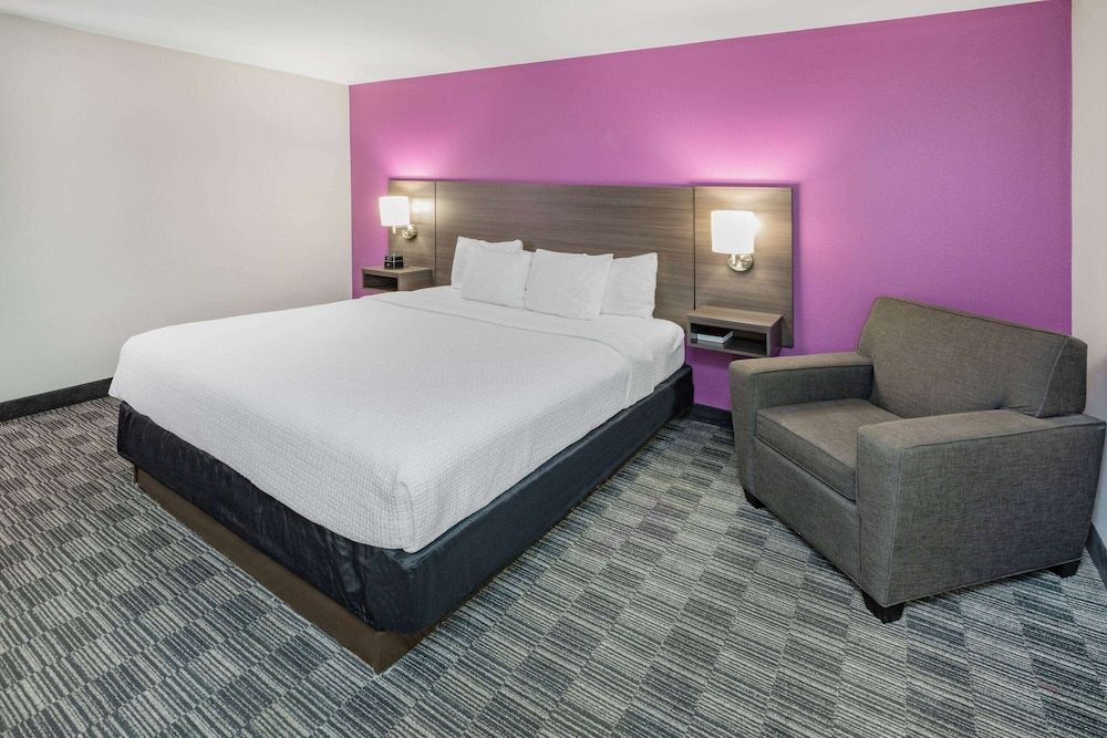 La Quinta Inn & Suites by Wyndham Houston Southwest Room, 1 Double Bed, Accessible, Non Smoking (Mobility, Roll-In Shower) 5