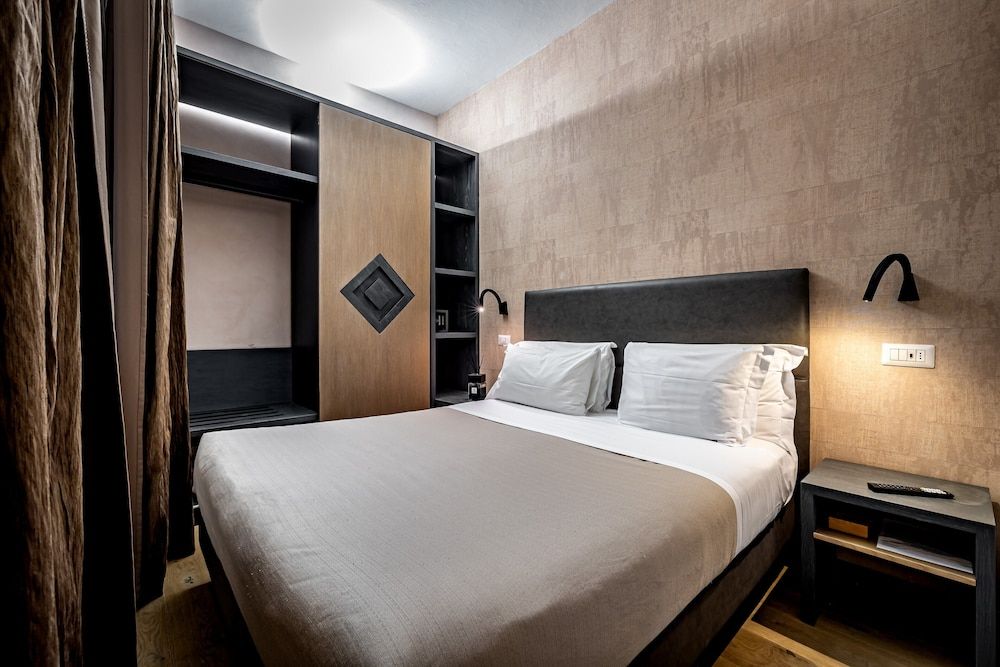 Florence Old Bridge Standard Double Room 11