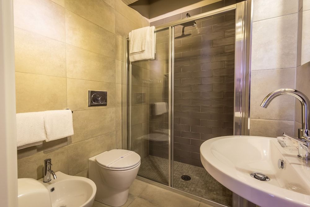 Florence Old Bridge Standard Double Room 17