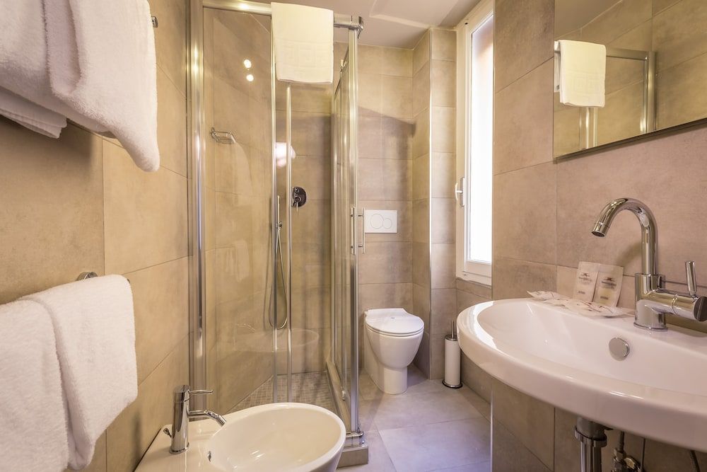 Florence Old Bridge Standard Double Room 16