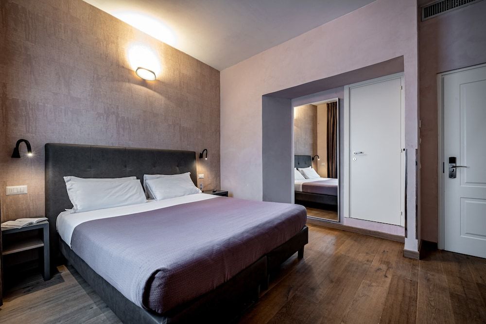 Florence Old Bridge Standard Double Room 10