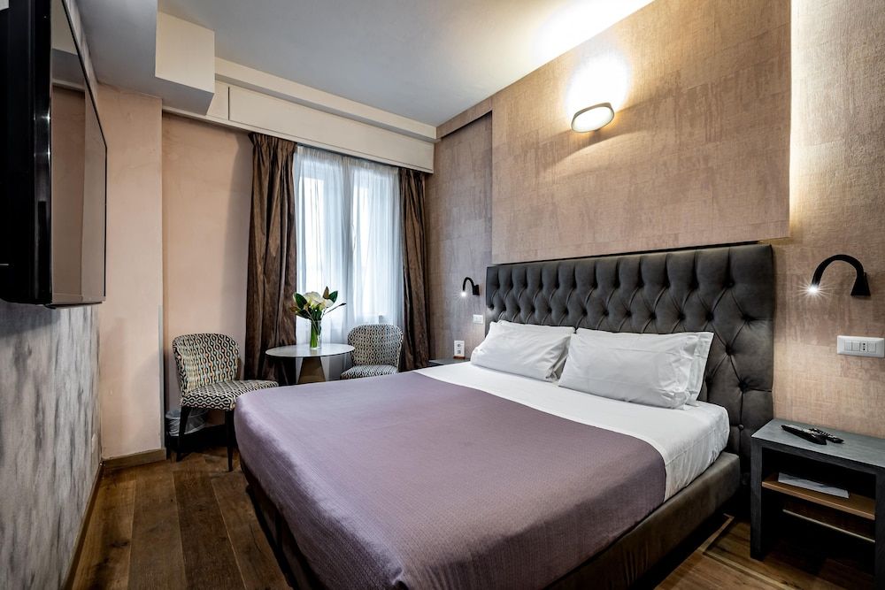 Florence Old Bridge Standard Double Room 6