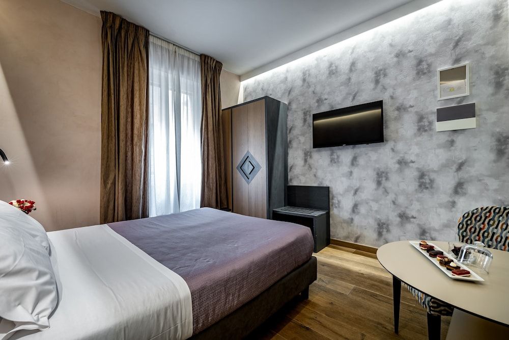 Florence Old Bridge Standard Double Room 8