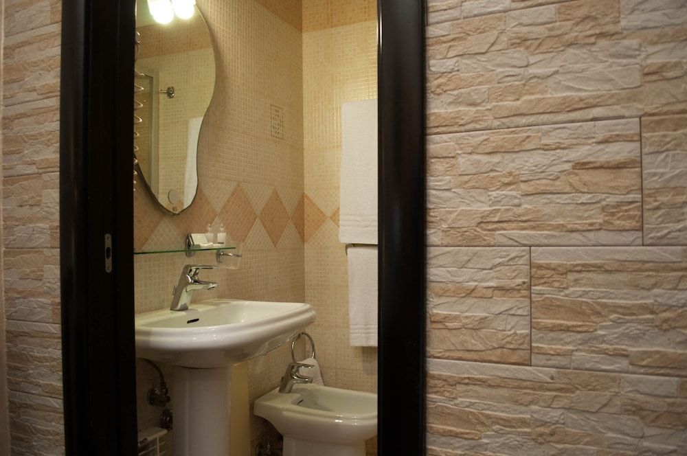 Hotel Bella Napoli Economy Double Room, 1 Double Bed, Ensuite 8