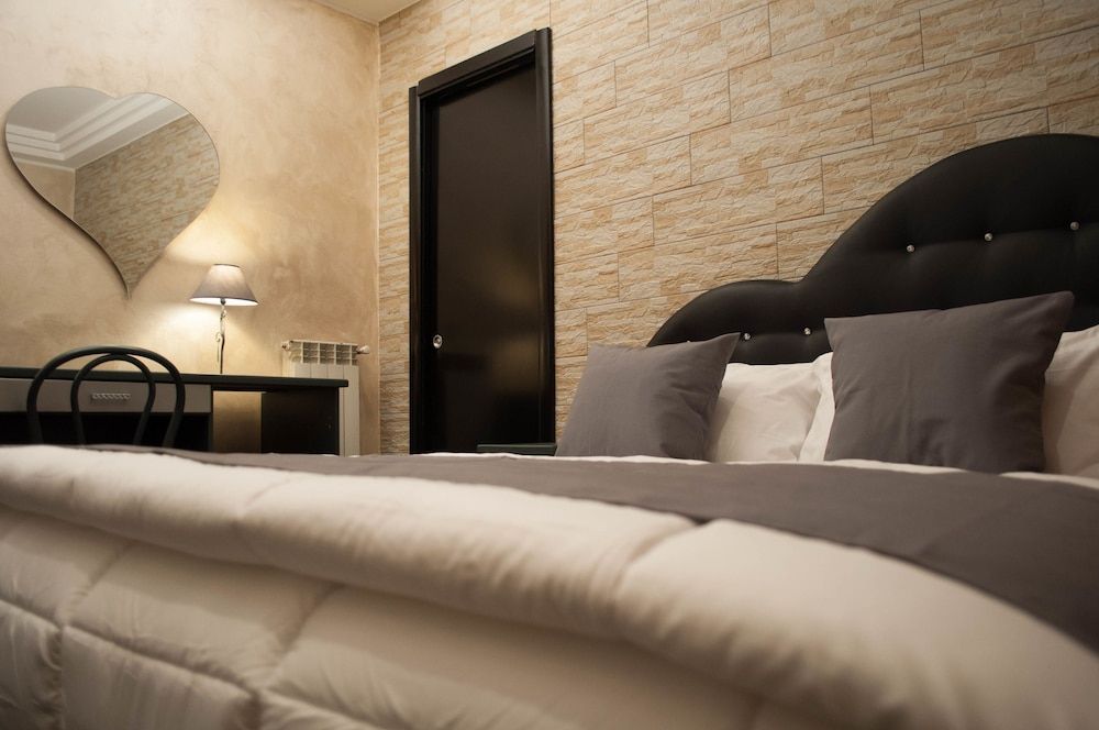 Hotel Bella Napoli Economy Double Room, 1 Double Bed, Ensuite 4