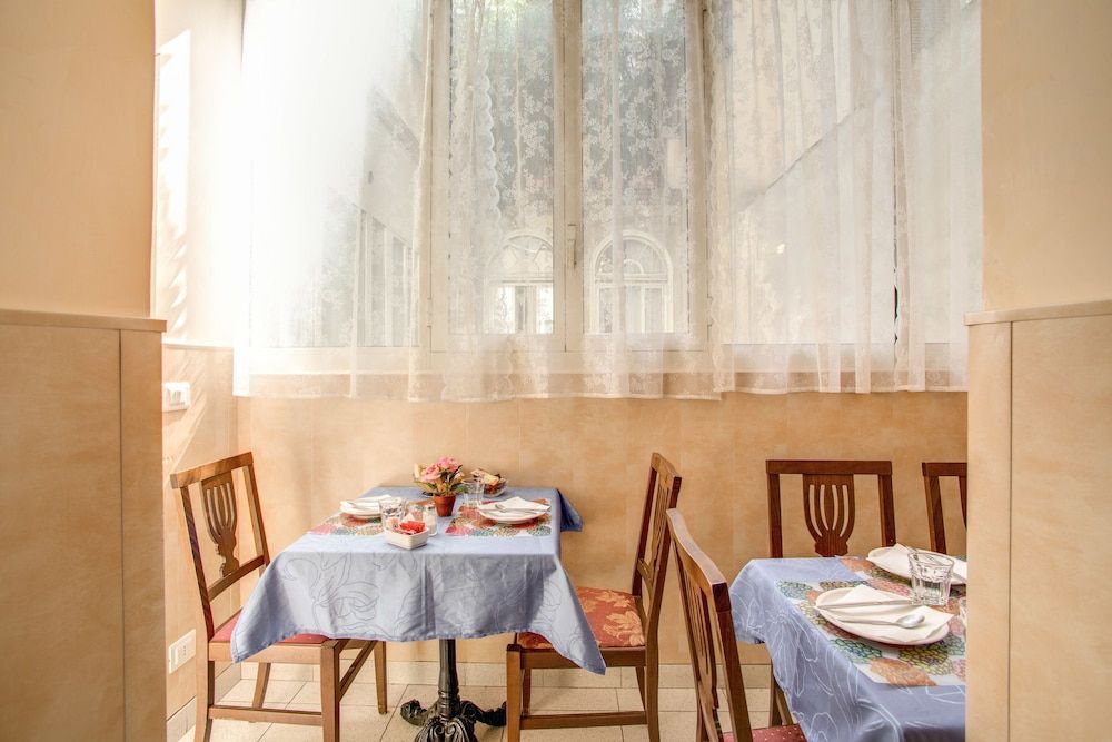 undefined Hotel Caravaggio 10