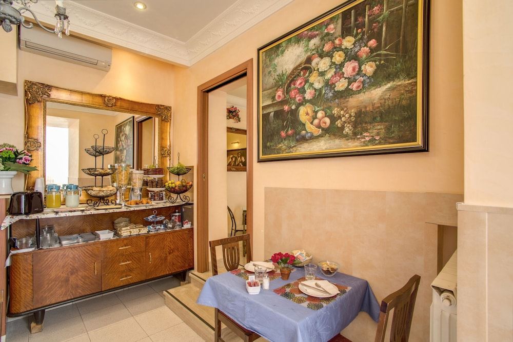 undefined Hotel Caravaggio 7