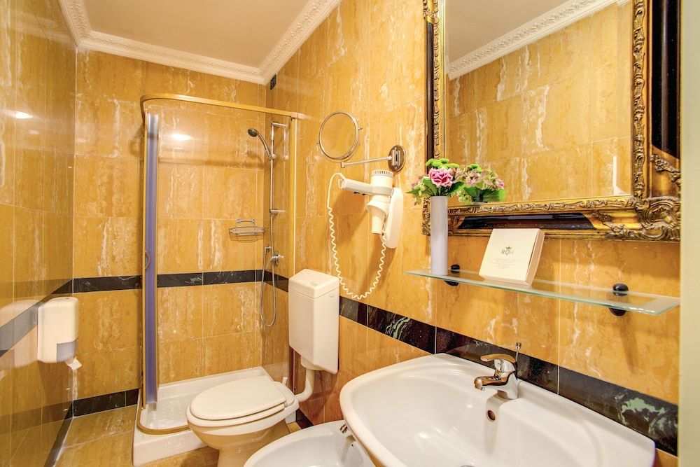 Hotel Caravaggio Double Room 8