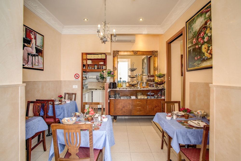 undefined Hotel Caravaggio 8