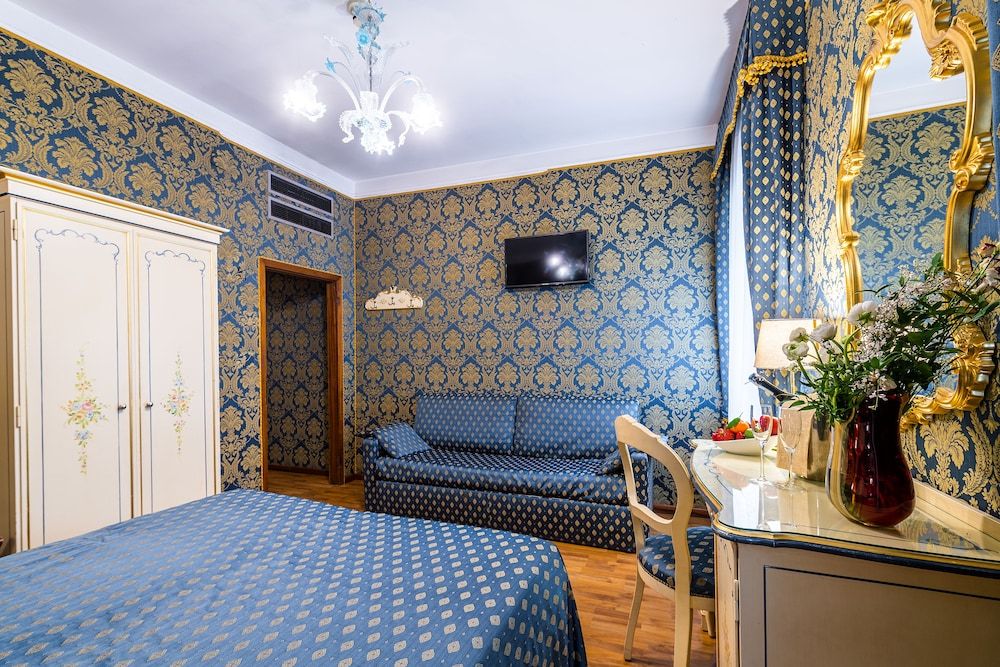 Deluxe Double Room, Canal View (1st and 2nd floor)