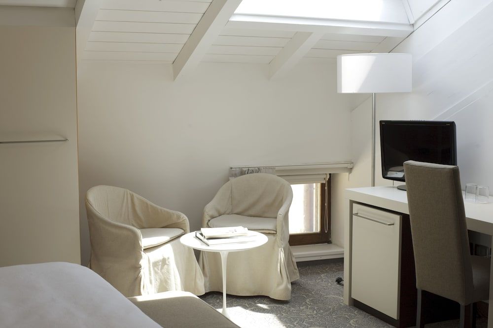 Hotel Accademia Trento Superior Double or Twin Room 4