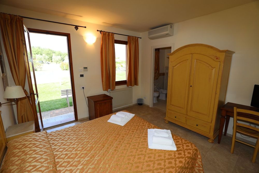 Classic Double or Twin Room, Pool View