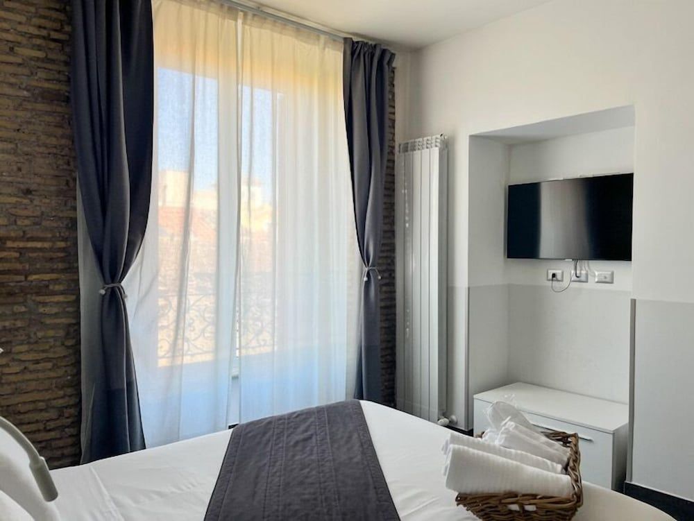 Arch Rome Suites Deluxe Double Room 4