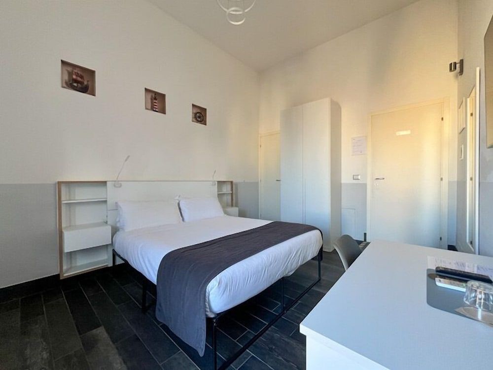Arch Rome Suites Deluxe Double Room 5
