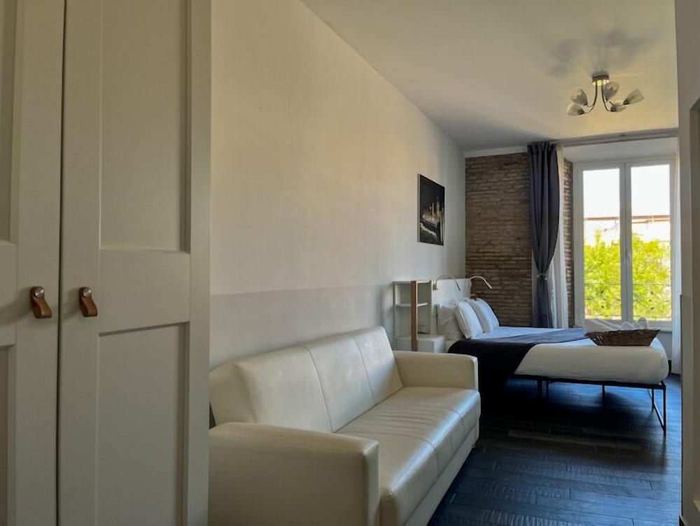 Arch Rome Suites Deluxe Double Room 10