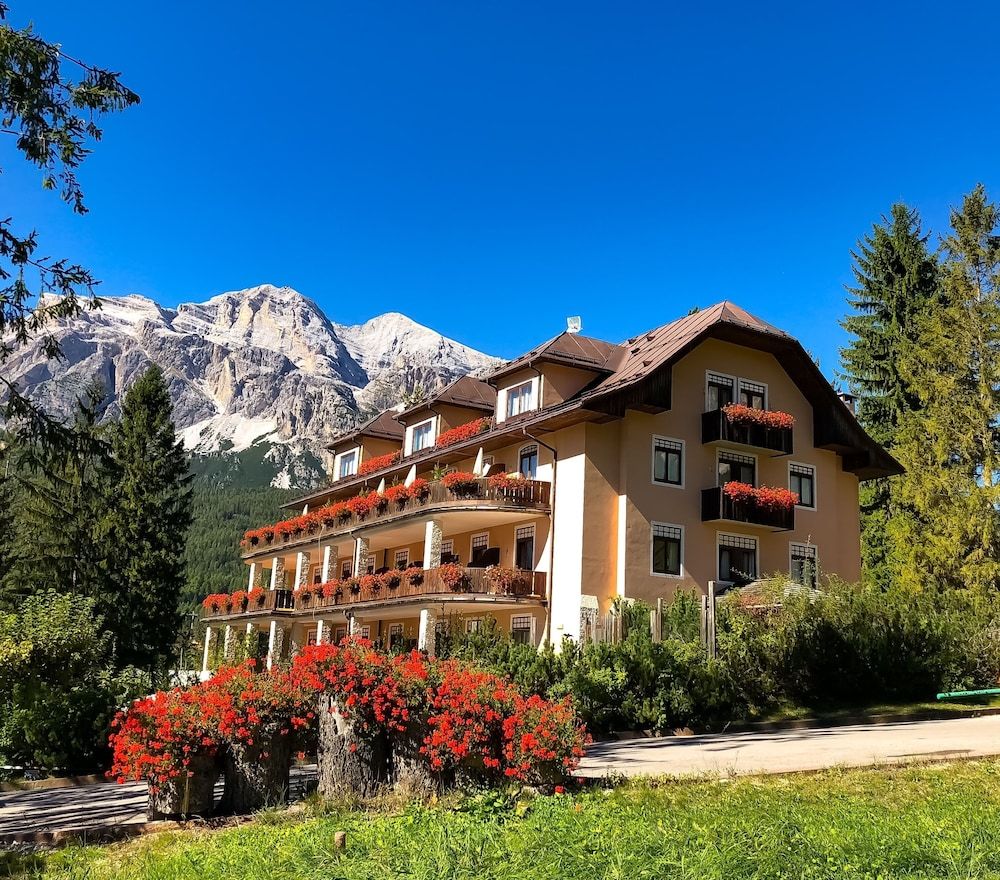 undefined Boutique Hotel Villa Blu Cortina 9