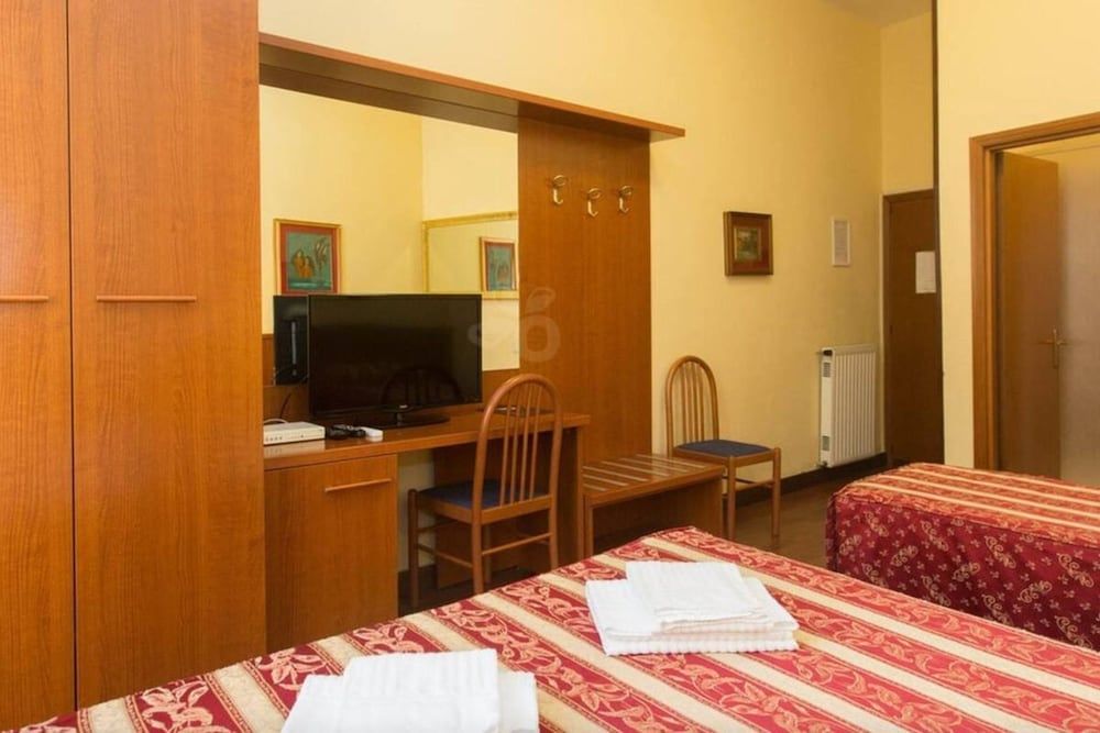 Hotel Azzurra Standard Triple Room (bagno privato) 6