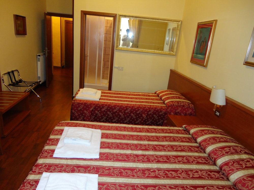 Hotel Azzurra Standard Triple Room (bagno privato)
