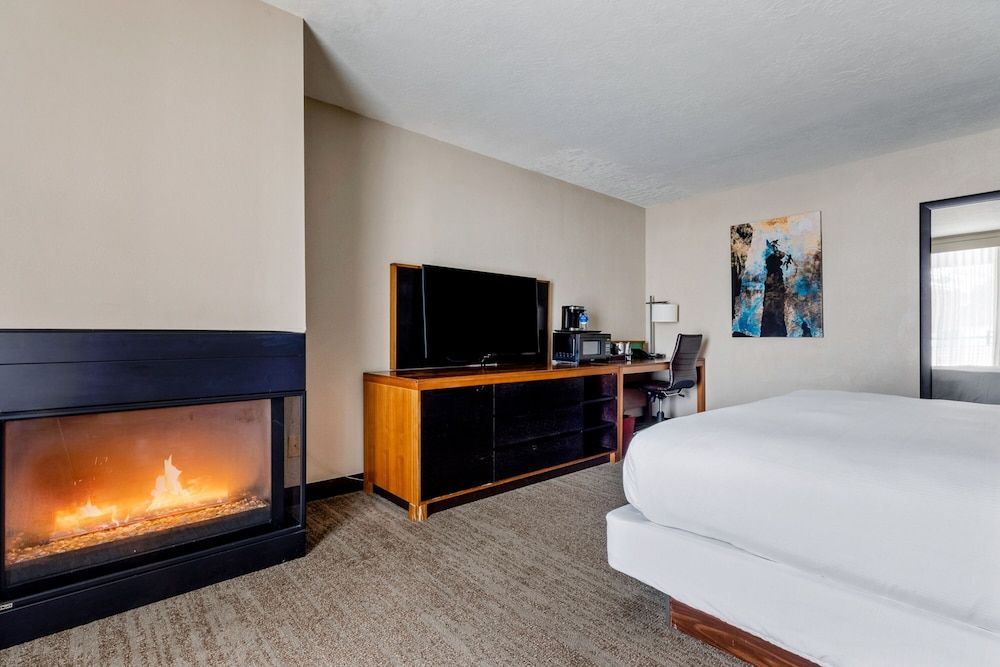 Room, 1 King Bed, Fireplace
