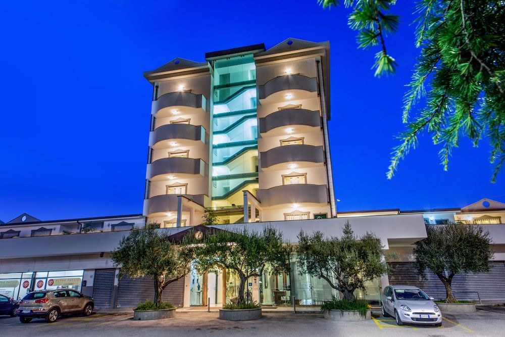 Arcom Palace