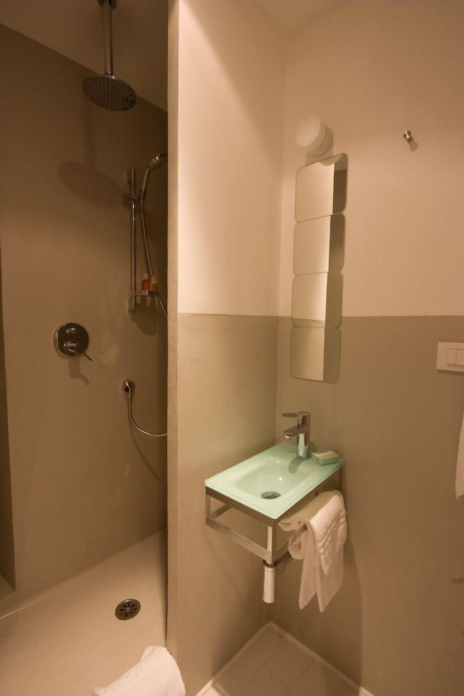 Hip Suites Twin Room 3