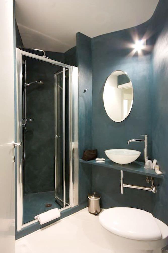 Hip Suites Twin Room 4