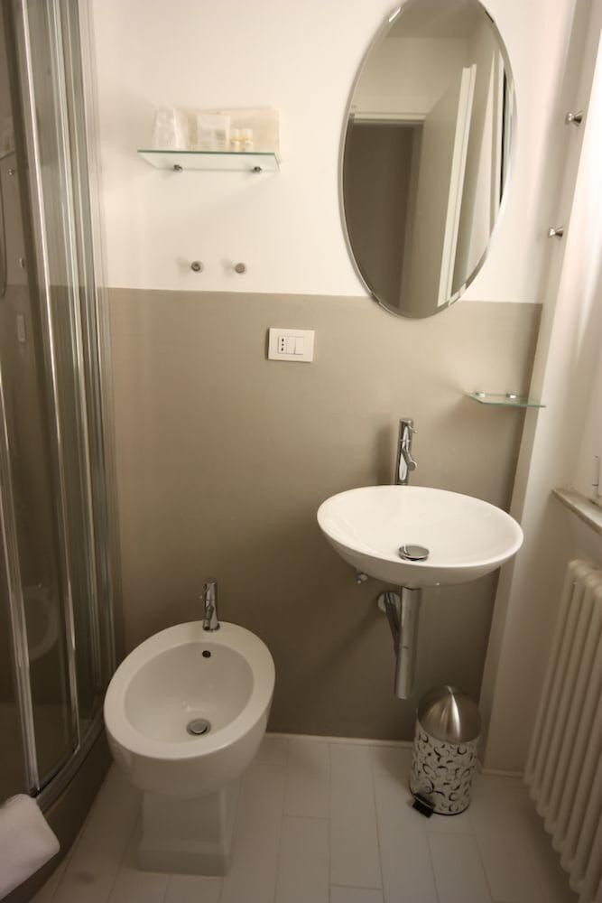 Hip Suites Junior Suite 5