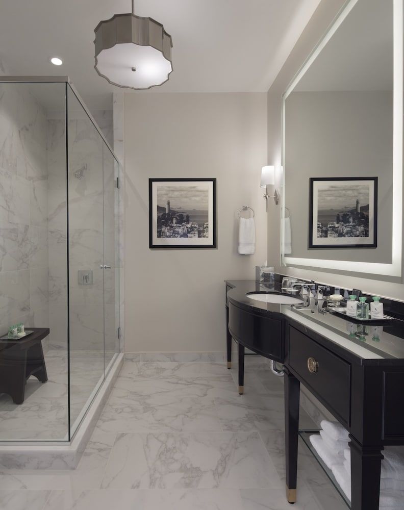 Hotel Drisco Interior Guestroom 4