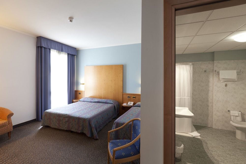 UNA HOTELS Occhiobello Classic Triple Room 2