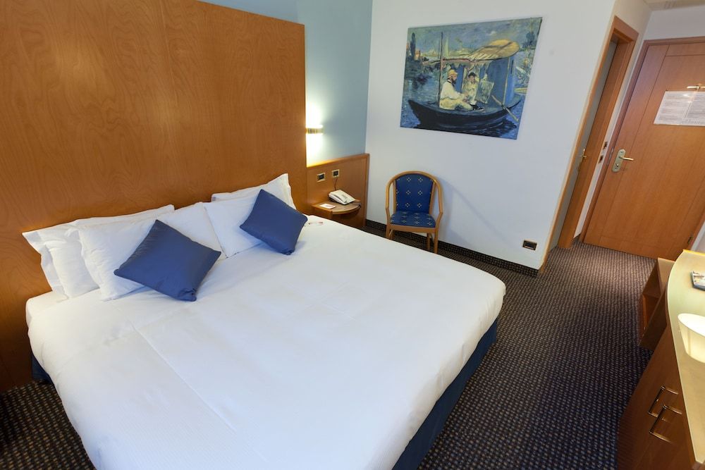 UNA HOTELS Occhiobello Classic Double Room Single Use 2