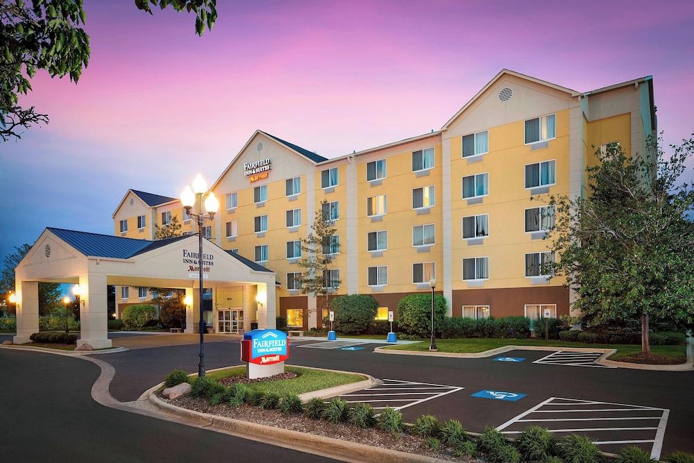undefined Fairfield Inn and Suites by Marriott Chicago Midway Airport