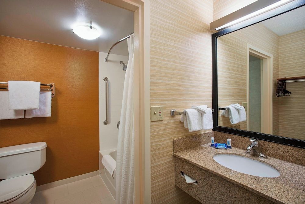 undefined Fairfield Inn and Suites by Marriott Chicago Midway Airport 6