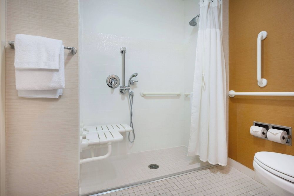 undefined Fairfield Inn and Suites by Marriott Chicago Midway Airport 8