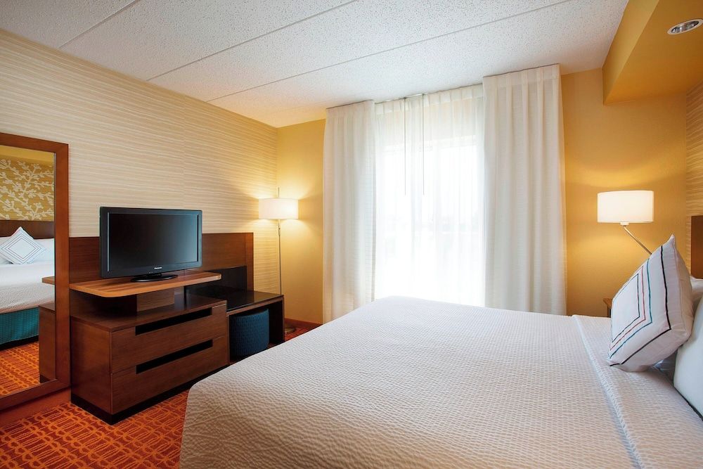 undefined Fairfield Inn and Suites by Marriott Chicago Midway Airport