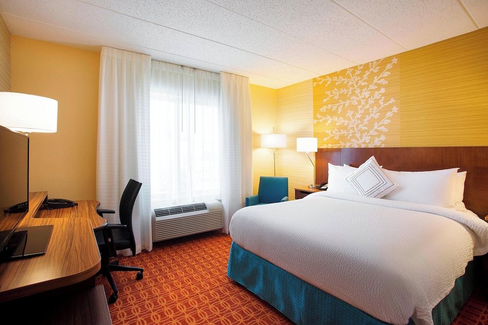 undefined Fairfield Inn and Suites by Marriott Chicago Midway Airport 4