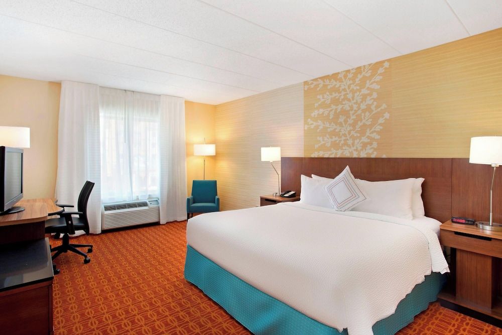 undefined Fairfield Inn and Suites by Marriott Chicago Midway Airport 7
