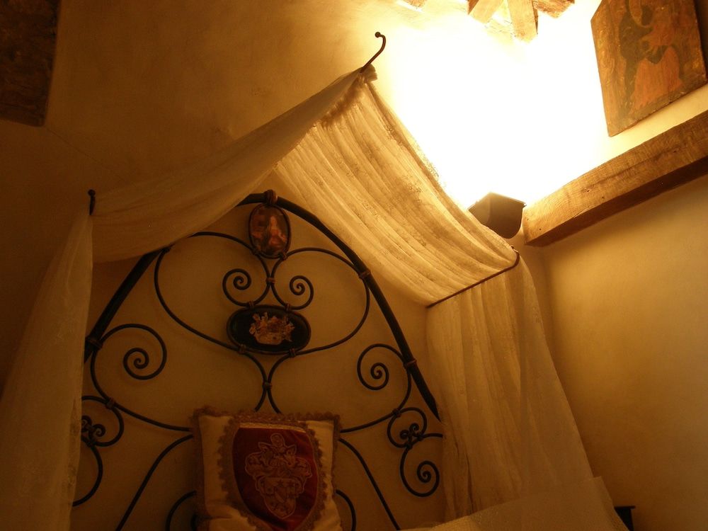 Castello di Vigoleno Superior Suite 2