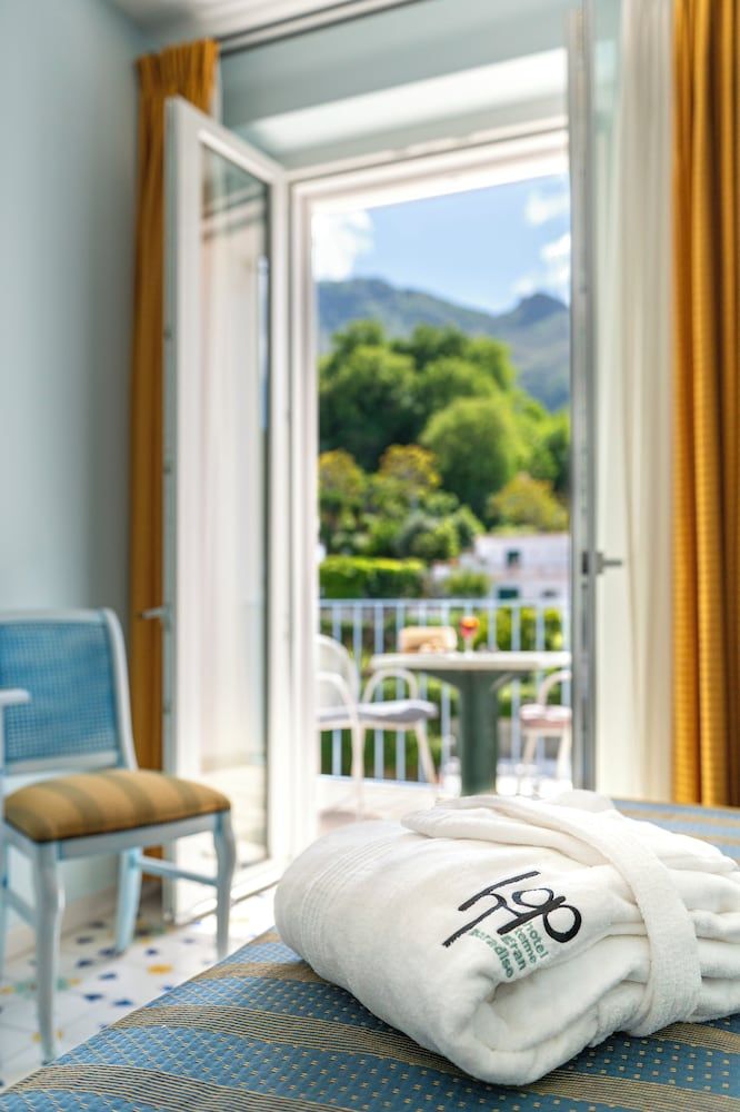 Comfort Room, Balcony