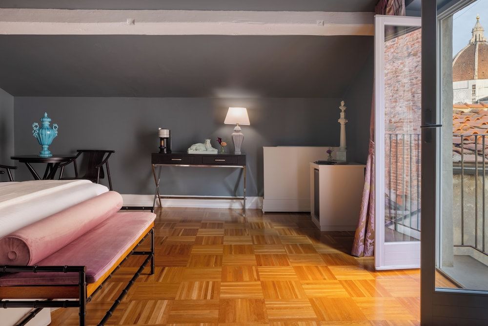 Hotel Number Nine Room 4